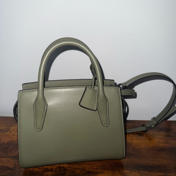 Coach Green Satchel with Structured Design and Versatile Straps - Picture 3 of 6